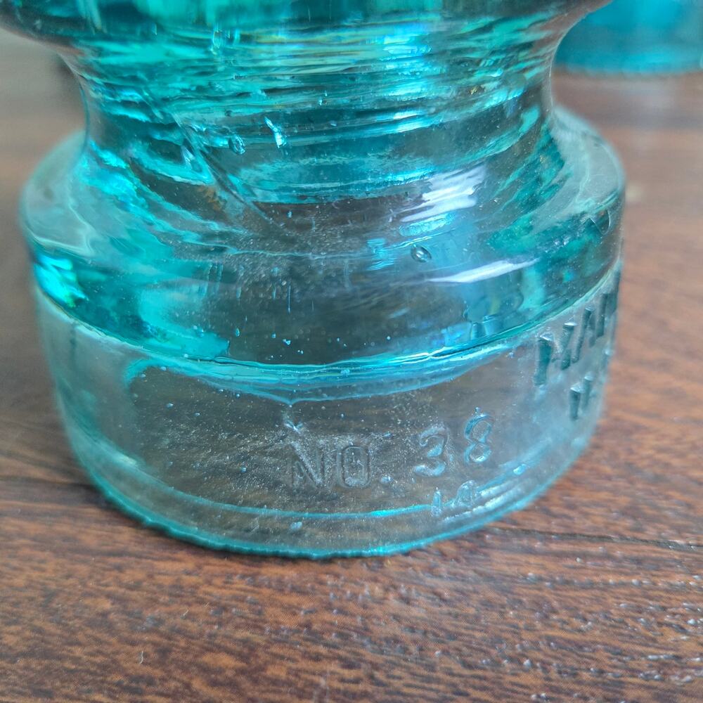 11 Antique Teal Glass Insulators - 10 Hemingray #42 & 1 Lynchburg #38 - Picture 4 of 11